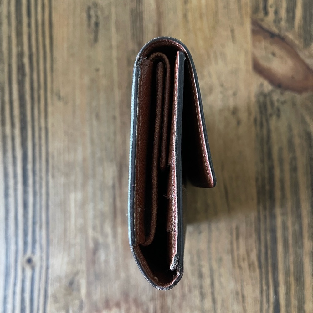Louis Vuitton Wallet-Authentic - Picture 3 of 9